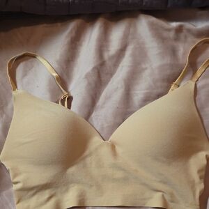 Victoria's Secret *Beige Seamless Padded Bralette Medium